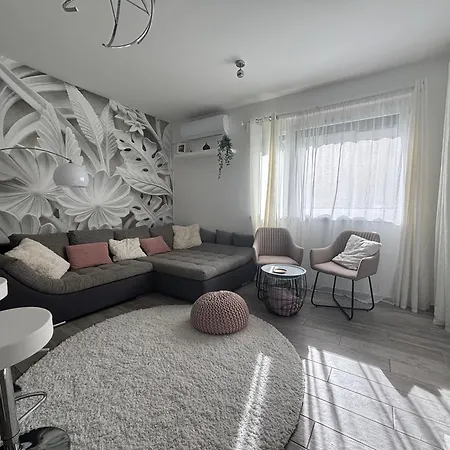 Republic5 Garden Wellness Siófok