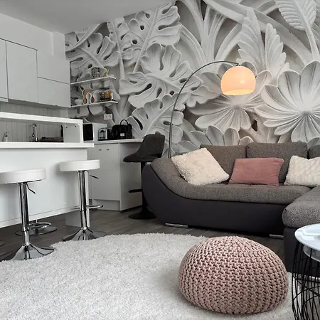 Republic5 Garden Wellness Apartament Siófok